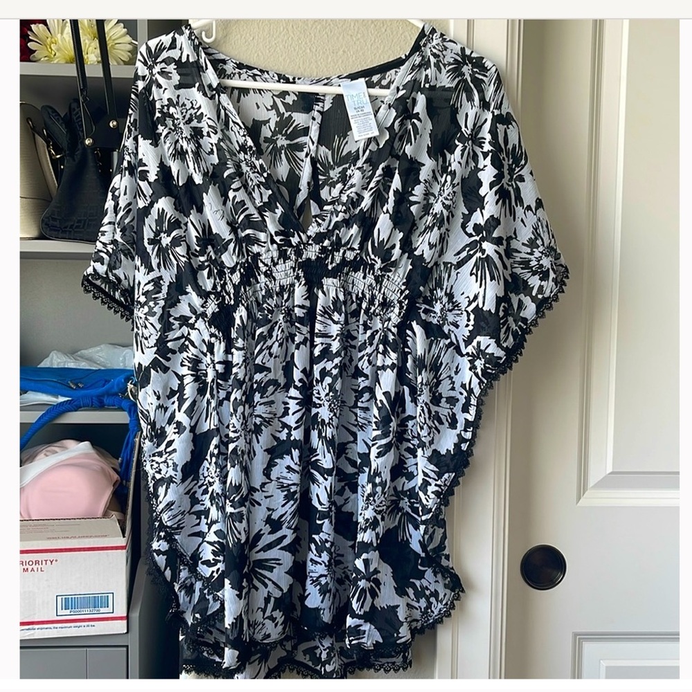 New Floral Black and White Women's Swim Beach coverup